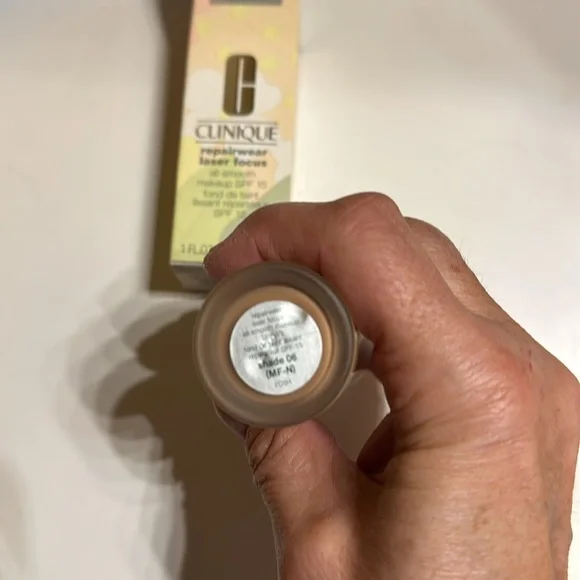 Clinique repair wear laser focus all smooth makeup SPF 15 shade 06 NIB